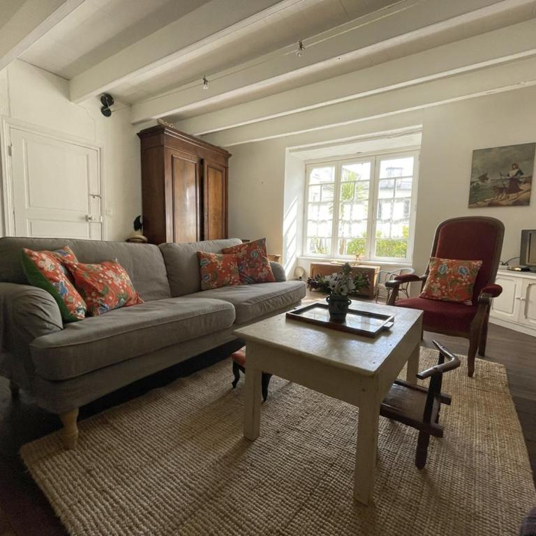 Maison de charme avec jardin clos, à 50m des commerces et proche plage, pour 8 personnes - FR-1-639-54 - Maison de Vacances - 4