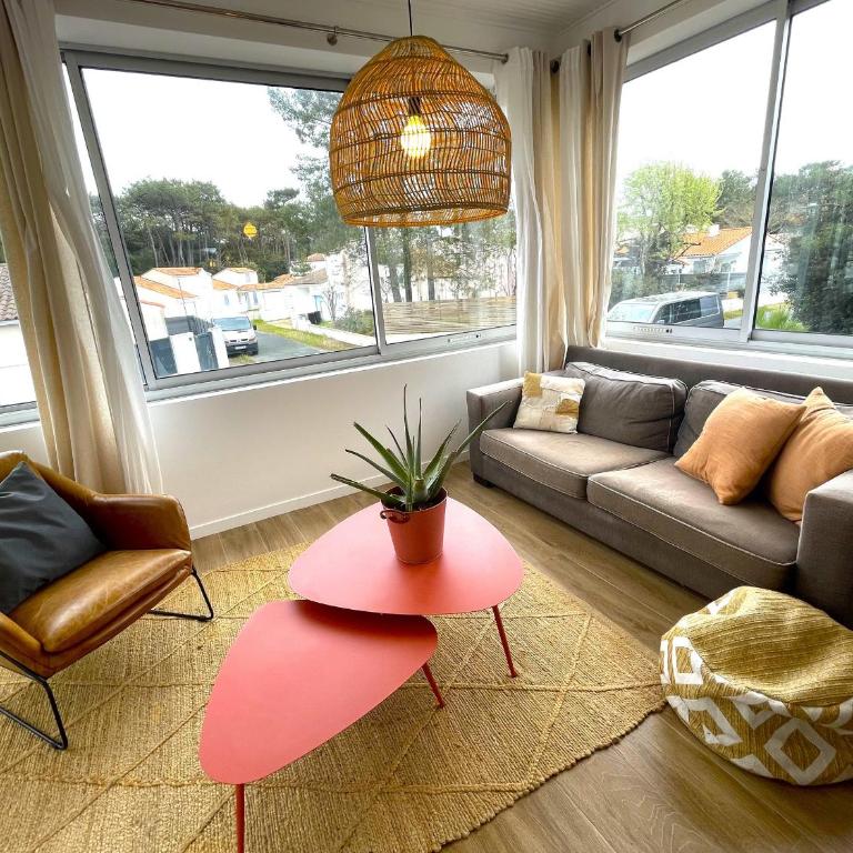 Villa avec piscine chauffée proche plage, WiFi, billard et garage à La Tranche-sur-Mer - FR-1-22-333 - Maison de Vacances - 2