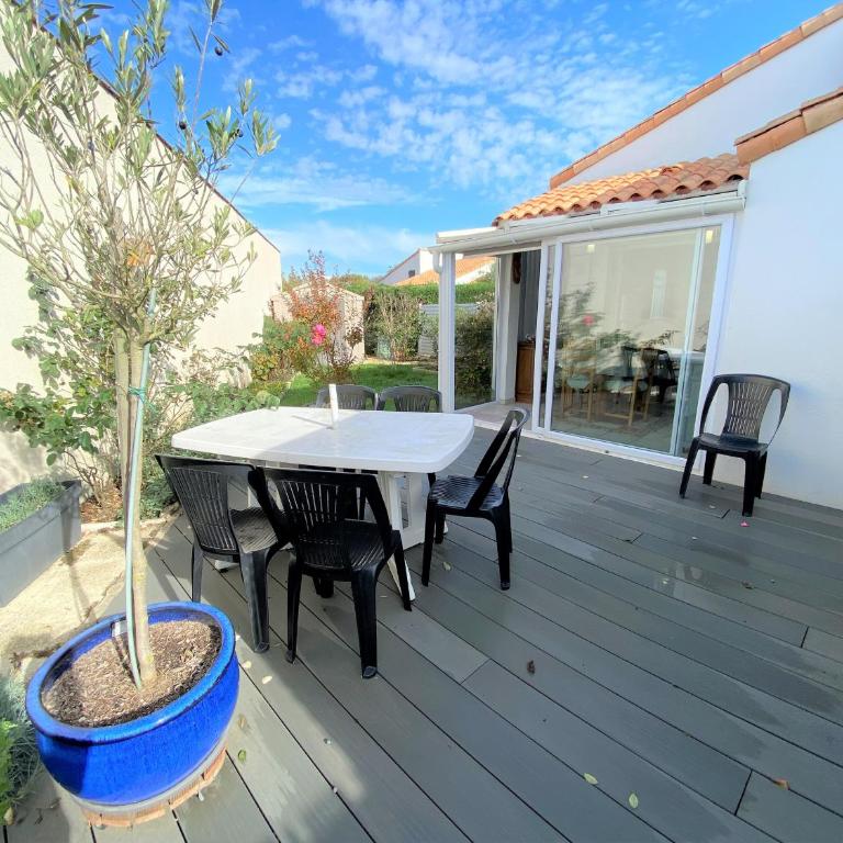 Charmante maisonnette avec jardin, proche plage et commodités, La Tranche sur Mer - FR-1-22-340 - Vacation Home - 1