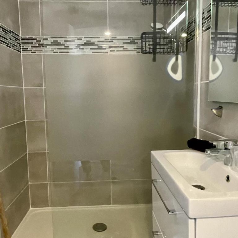 Appartement Moderne 5 Couchages avec Parking et Piscine - FR-1-748-8 - Apartamento - 24