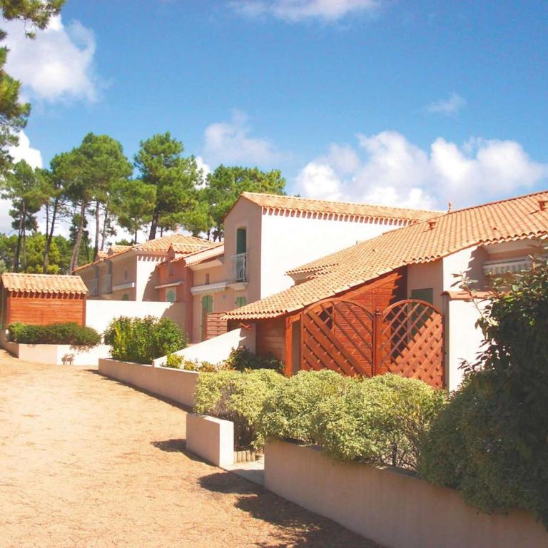 Maison de vacances avec piscine, terrasse et coin détente en forêt, proche plage! - FR-1-323-486 - Maison de Vacances - 8