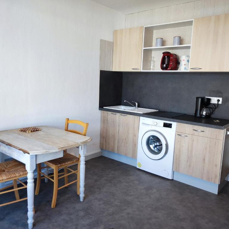 Studio Cabine Rénové, Terrasse et Parking, à 500m de la Plage - FR-1-776-61 - Studio - 3