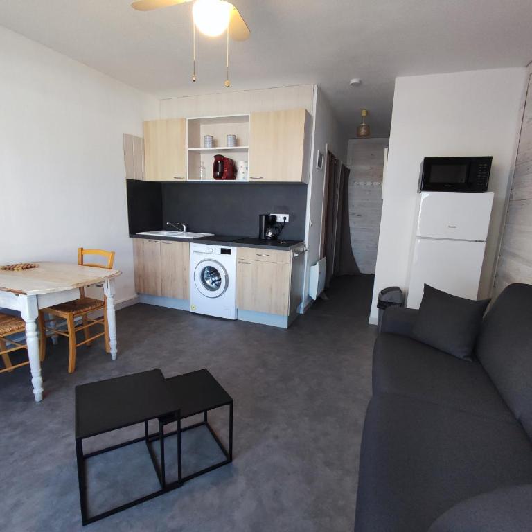 Studio Cabine Rénové, Terrasse et Parking, à 500m de la Plage - FR-1-776-61 - Studio - 6