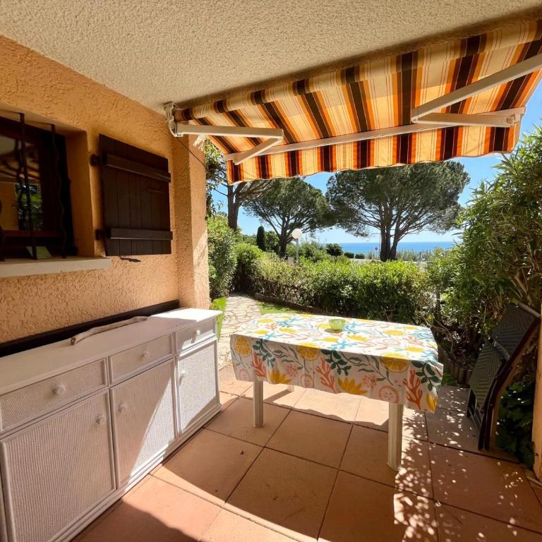 Les Issambres, appt accès direct plage sable, idéal 4 pers, vue mer, Clim - Appartement - Vue sur Mer - 1