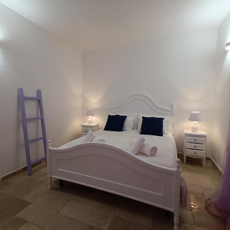 Trullo Bianco Ulivo - Two-Bedroom House - 41