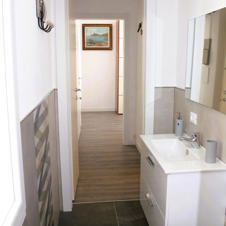 Rachele Guest House La Spezia - Appartamento con 2 Camere da Letto - 10