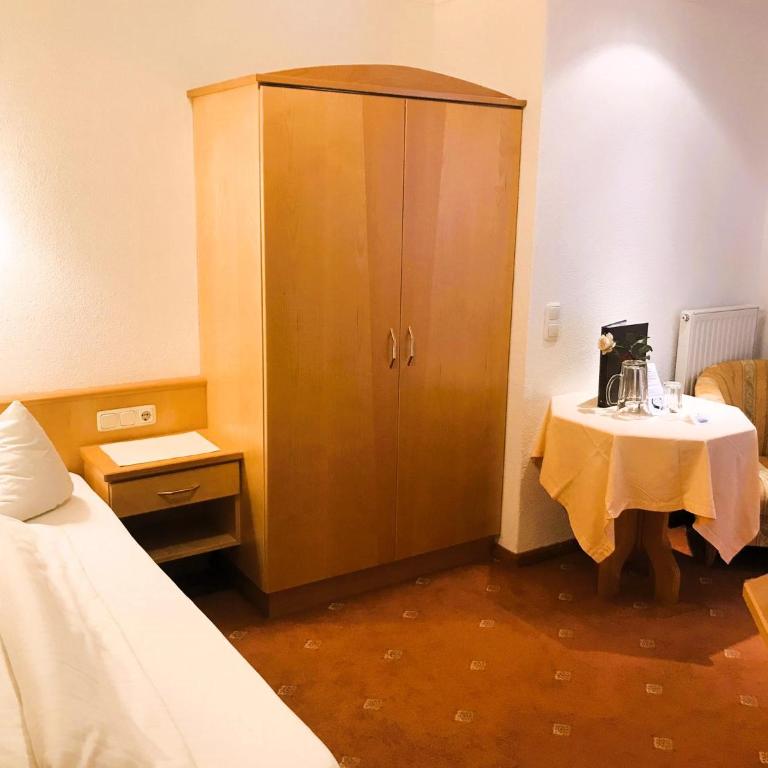 Hotel Garni Martina - Einzelzimmer mit Dusche - 4