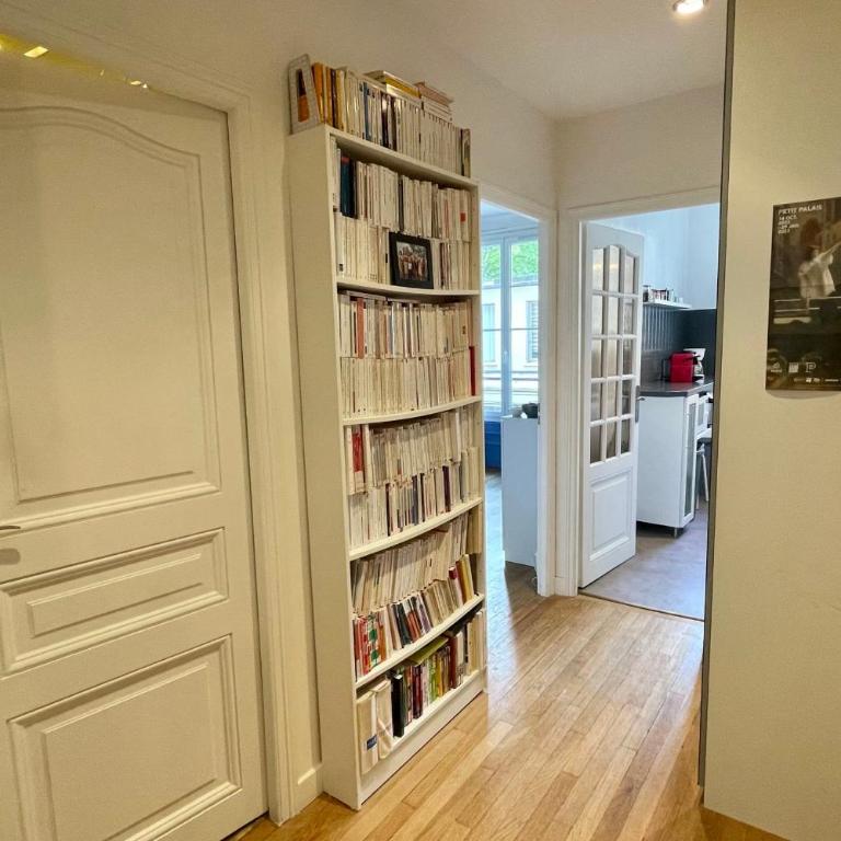 Spacious family nest facing Square des Épinette - Appartement - 3