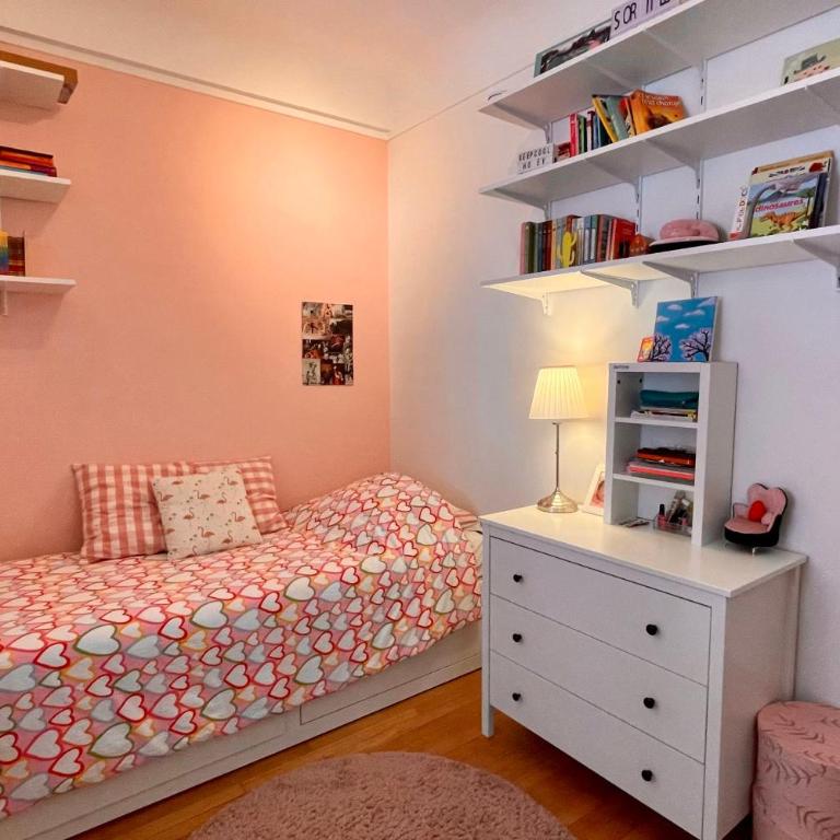Spacious family nest facing Square des Épinette - Appartement - 7