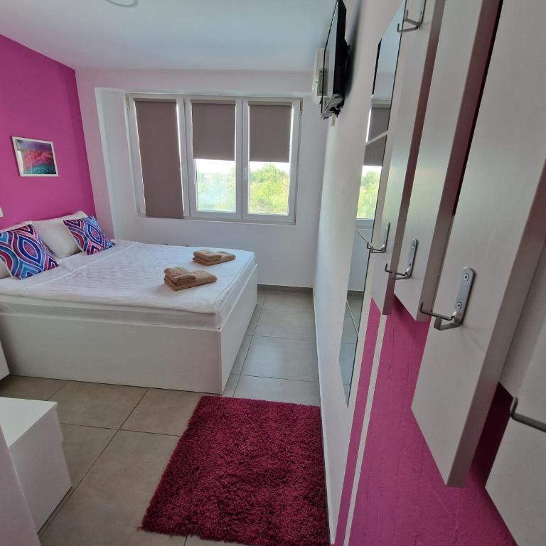 Flamingo Resort - Dvokrevetna Soba sa Bračnim Krevetom i Pogledom na Bazen - 23