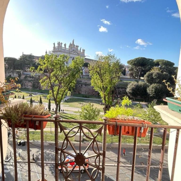 Large and bright apartment amazing view Basilica San Giovanni in Laterano - Two-Bedroom Apartment - 3