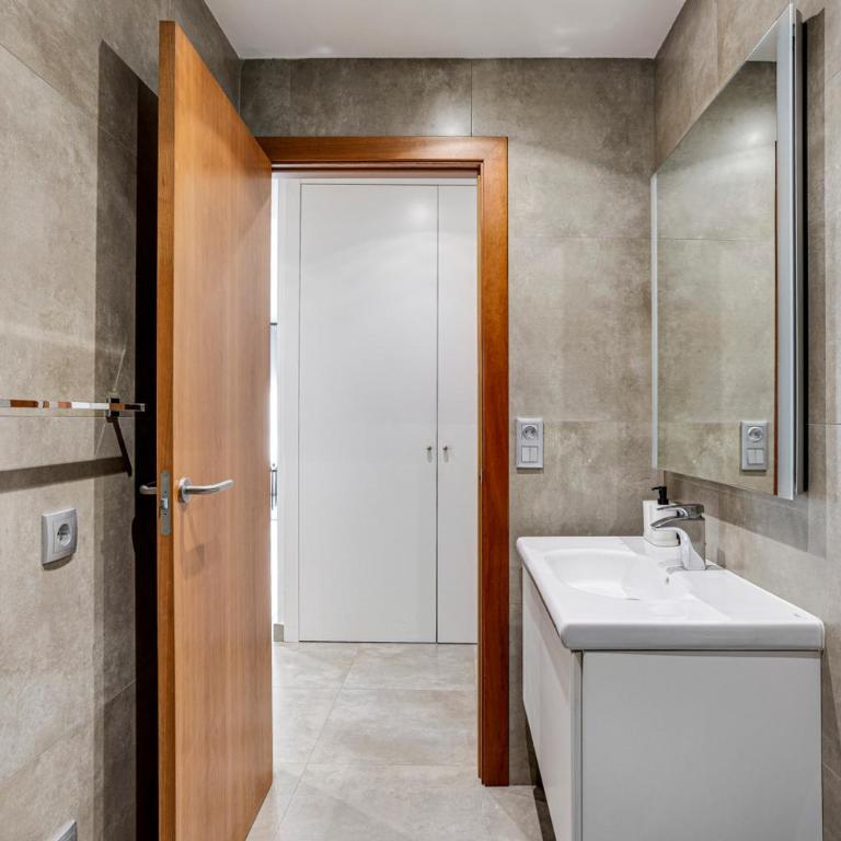 Urban Flats Vallirana - One-Bedroom Apartment - 9
