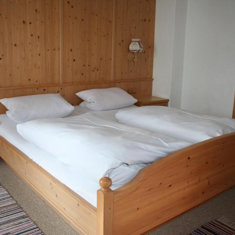 Gästehaus Sonnenbichl - Doppelzimmer mit Balkon - 2