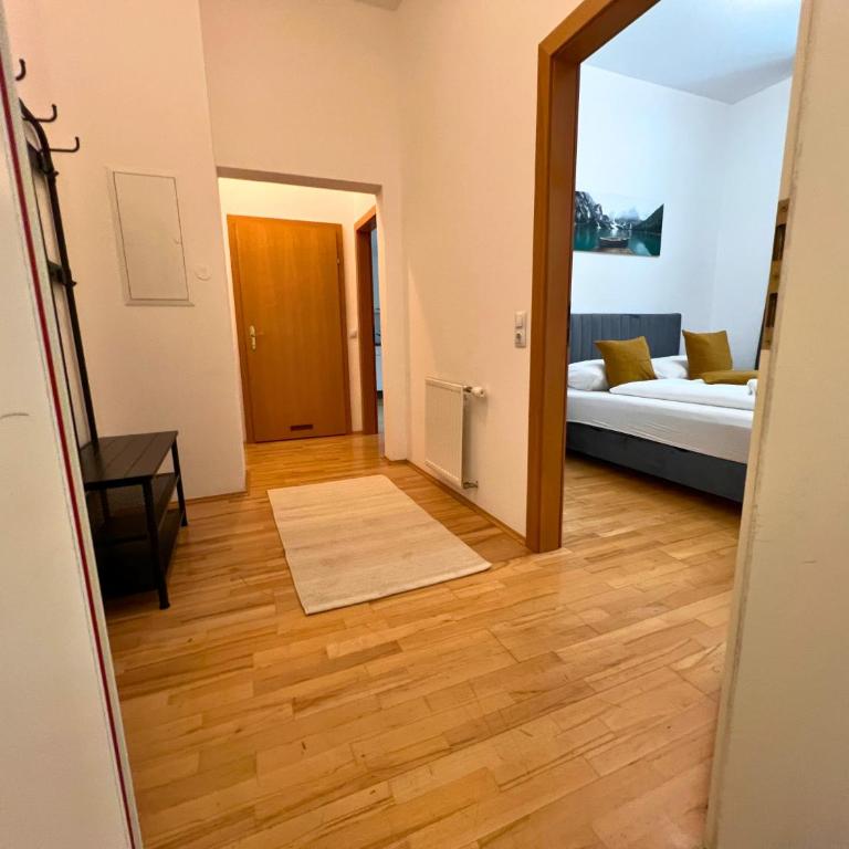 Leoben City Apartments - Premium Apartments 24 7 - Camera Doppia con Letti Singoli con Vista Giardino - 4