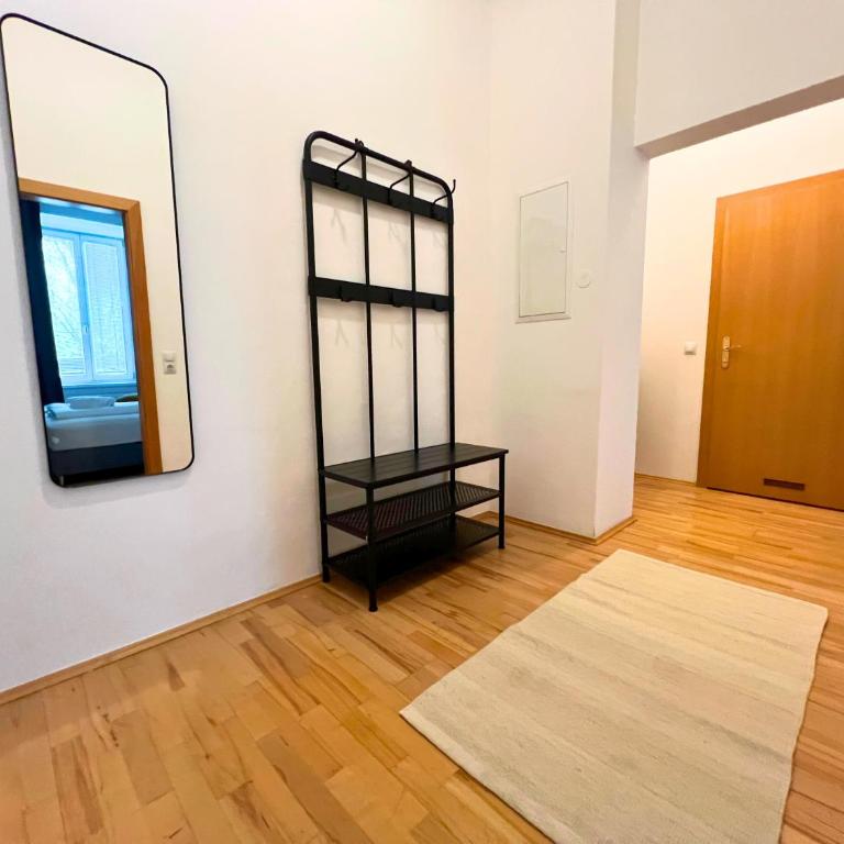 Leoben City Apartments - Premium Apartments 24 7 - Camera Doppia con Letti Singoli con Vista Giardino - 12
