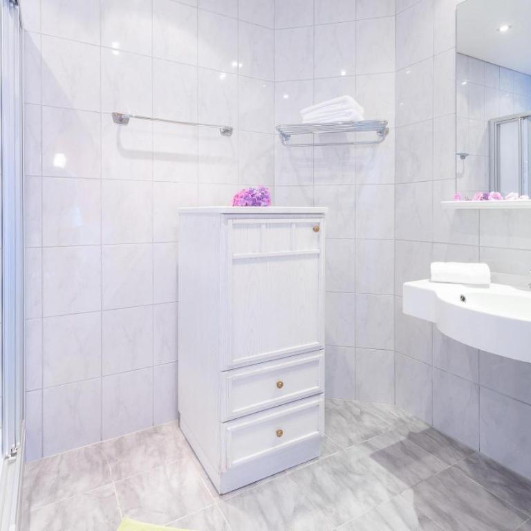 Familien-Sporthotel Florianihof - Doppelzimmer mit Dusche - 4