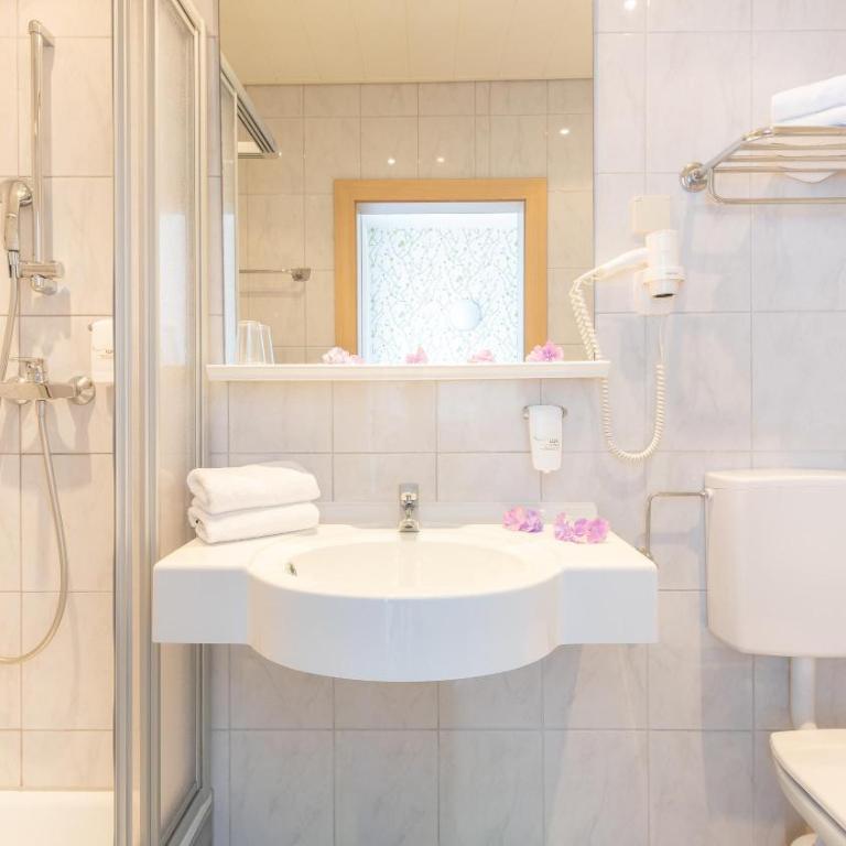 Familien-Sporthotel Florianihof - Familienzimmer mit Dusche - 4