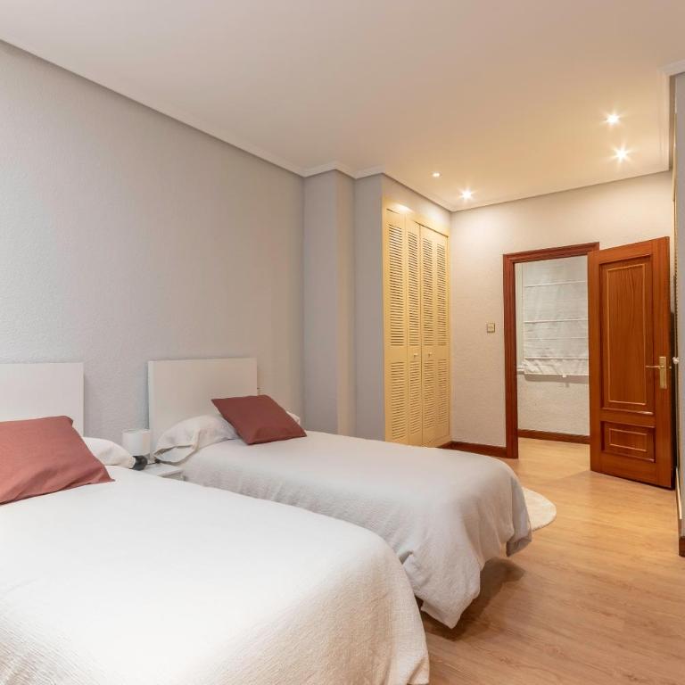 Apartamento Uribitarte - Three-Bedroom Apartment - 8