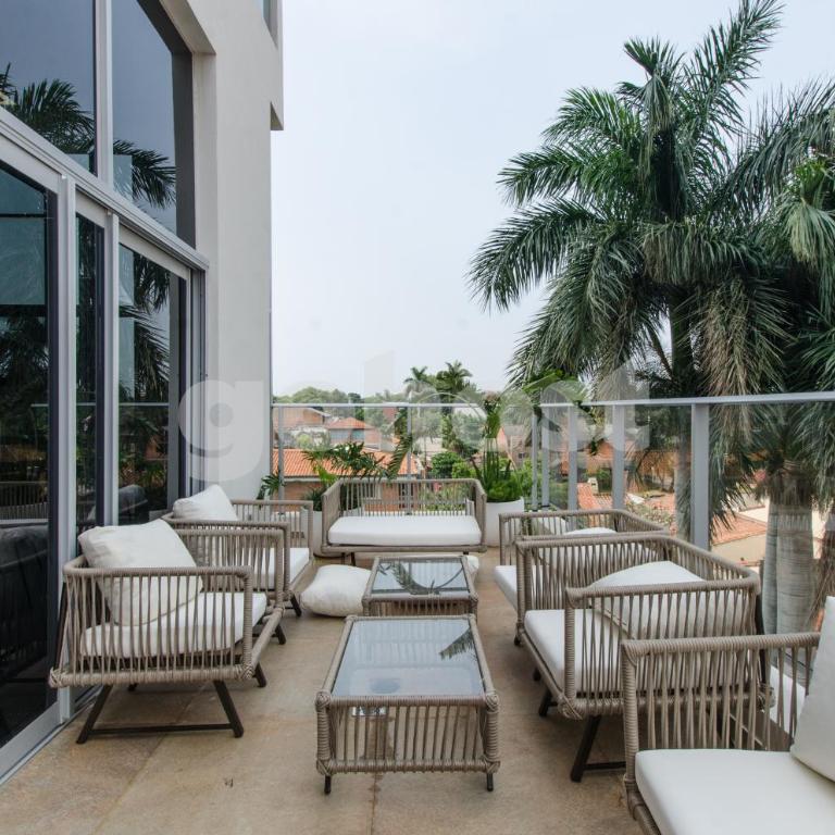 Elegant apartment blocks away from La Galeria - Apartamento - 24