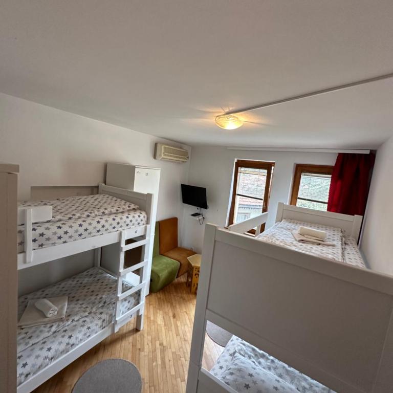 One Love - Twin Room with Shared Bathroom - 1
