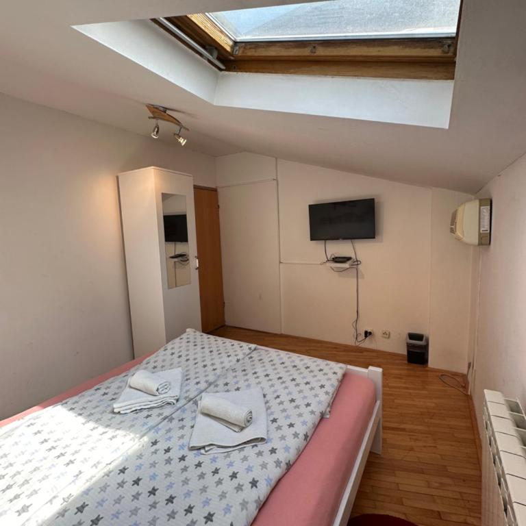 One Love - Double Room with Shared Toilet - 5