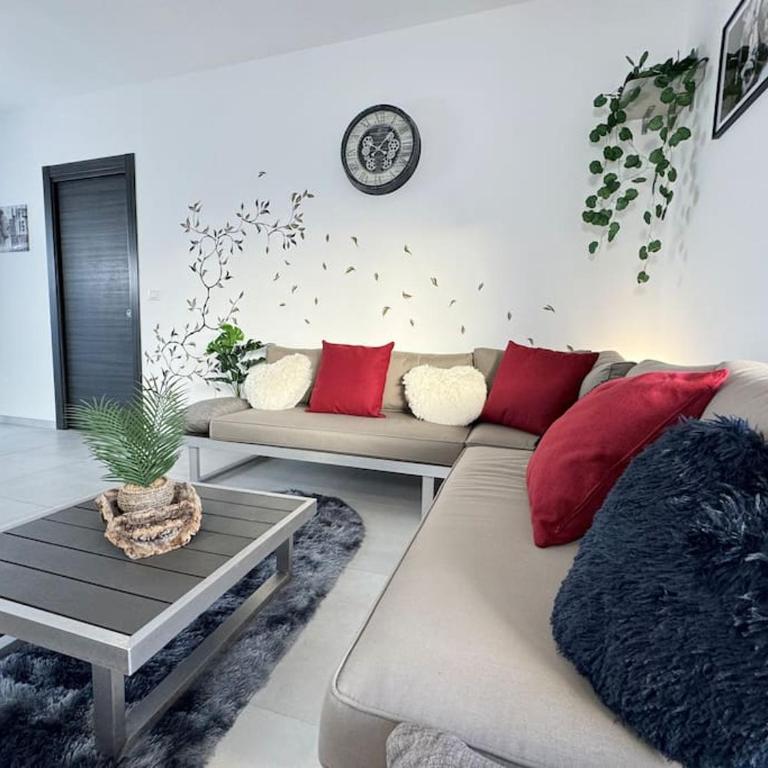 Attico Magnificent [Wi-Fi/Free Parking] - Three-Bedroom Apartment - 2