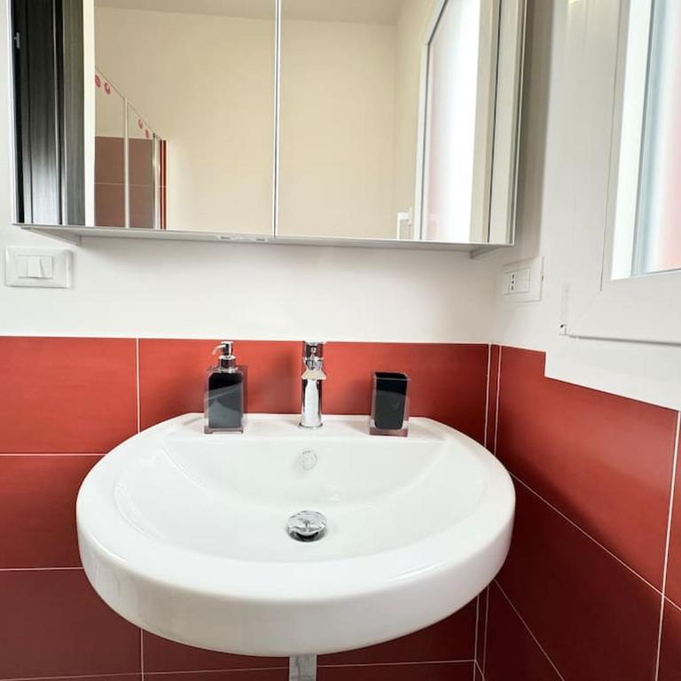 Attico Magnificent [Wi-Fi/Free Parking] - Three-Bedroom Apartment - 11