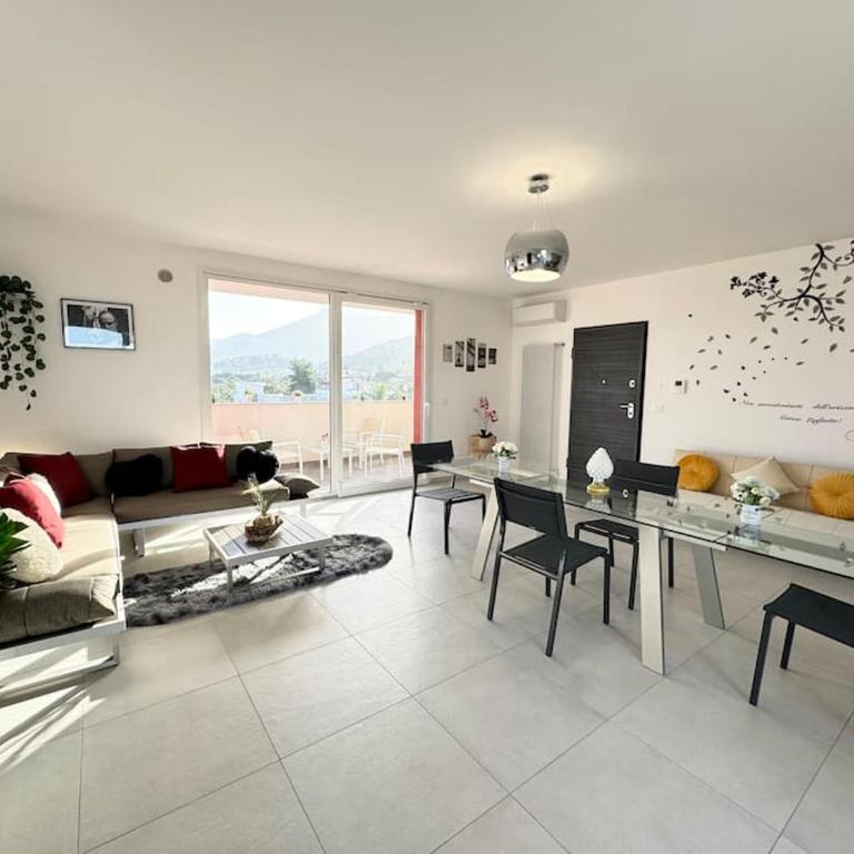 Attico Magnificent [Wi-Fi/Free Parking] - Three-Bedroom Apartment - 46