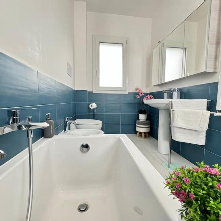 Attico Magnificent [Wi-Fi/Free Parking] - Three-Bedroom Apartment - 53