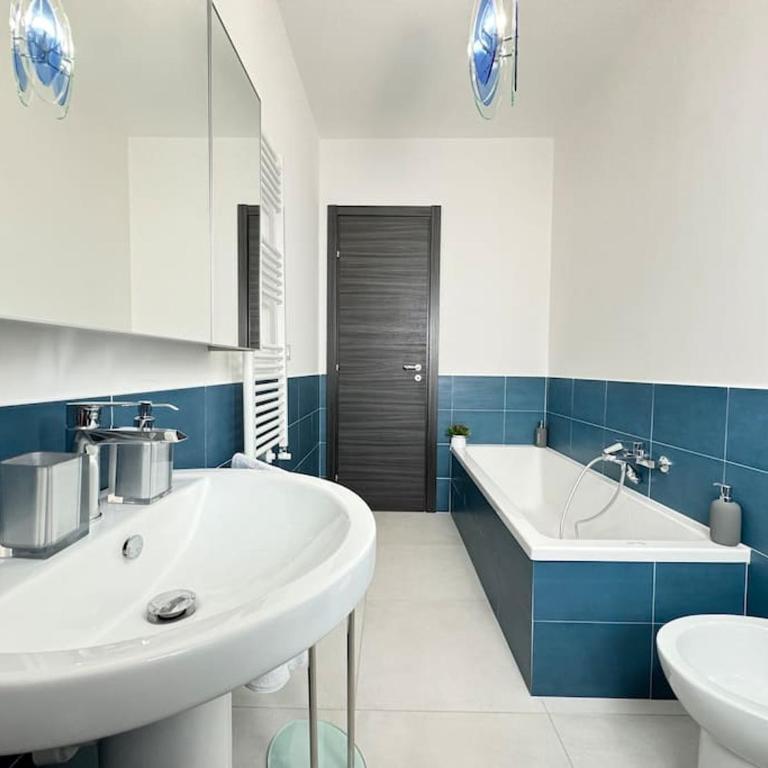Attico Magnificent [Wi-Fi/Free Parking] - Three-Bedroom Apartment - 57