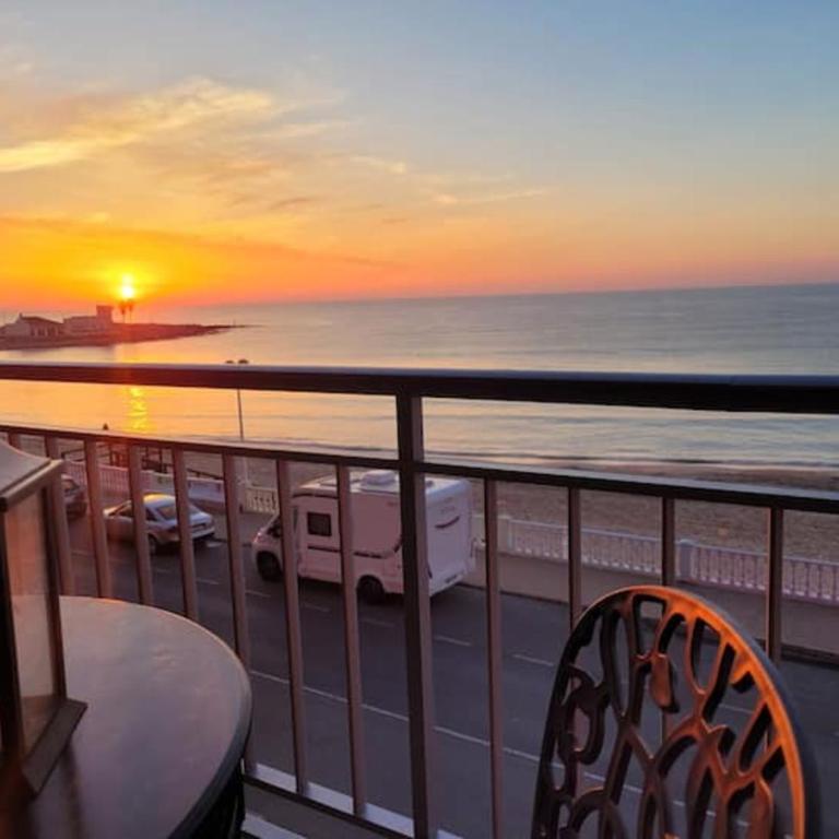 Beachfront Apartment with Sea View & Balcony PMT16 - Apartamento de 3 dormitorios - 30