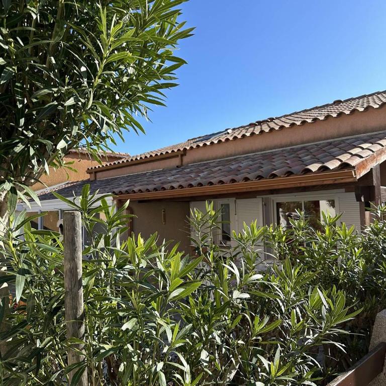 HOLIDAYLAND 437 VILLA T2 MEZZANINE 6 couchages NARBONNE PLAGE - Maison 1 Chambre - 2