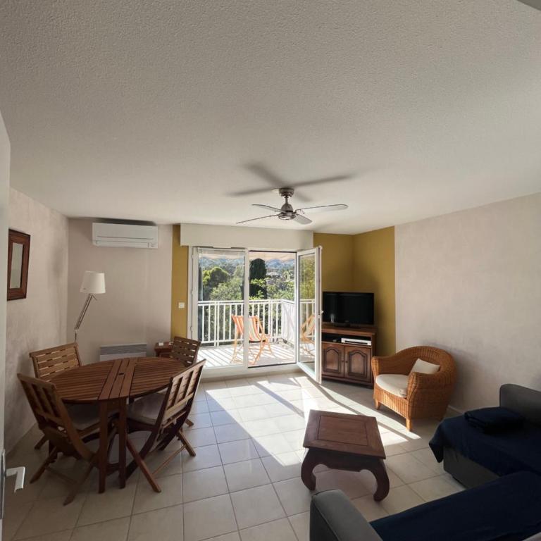 Appartement Clim Terrasse - Apartment mit 3 Schlafzimmern mit Parkblick - 2