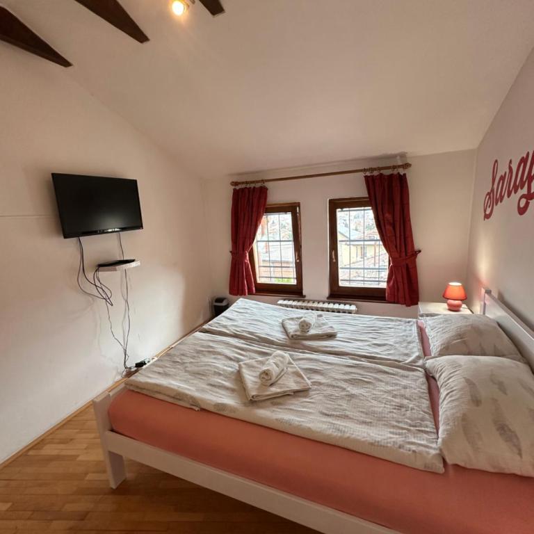 One Love - Double Room with Shared Bathroom - 5