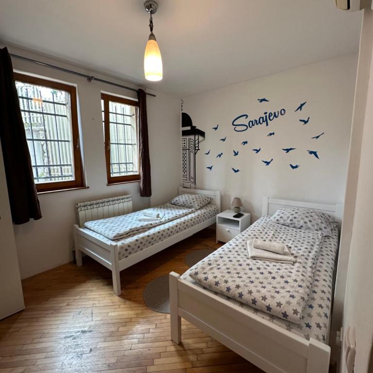 One Love - Twin Room with Shared Bathroom - 1