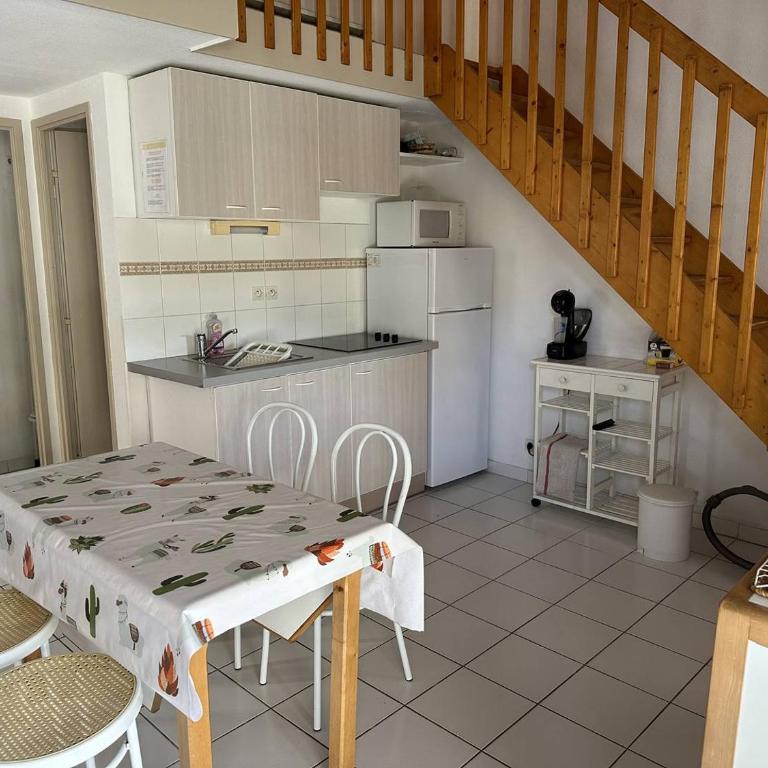 HOLIDAYLAND 261 VILLA T2 MEZZANINE 6 couchages climatisé NARBONNE PLAGE - Haus mit 1 Schlafzimmer - 8