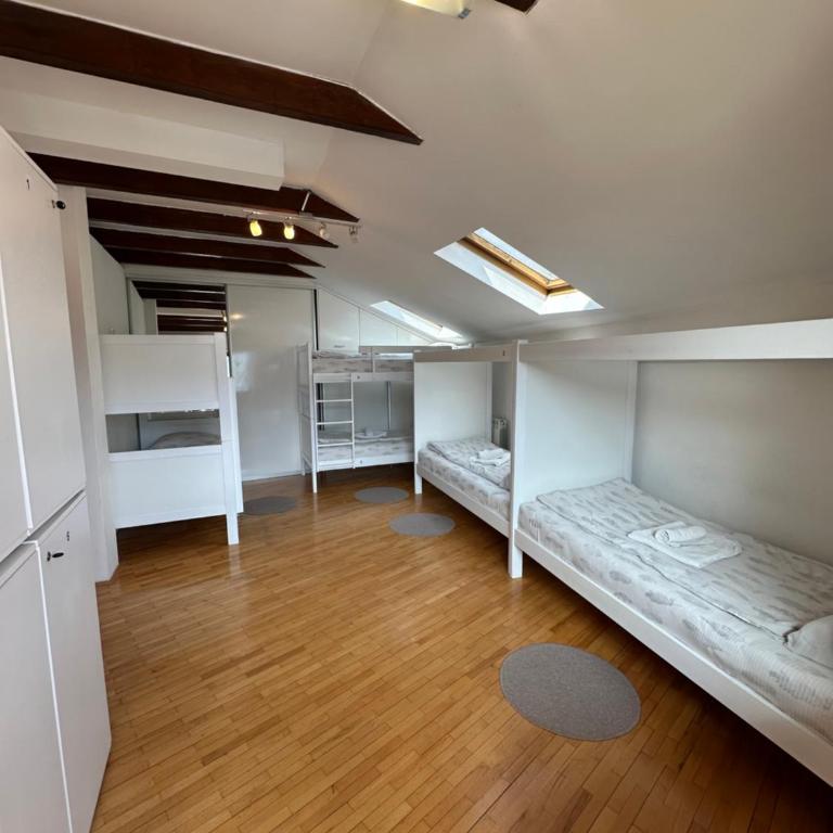 One Love - Bed in 6-Bed Dormitory Room - 2