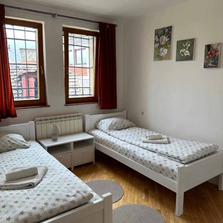 One Love - Twin Room with Shared Bathroom - 2