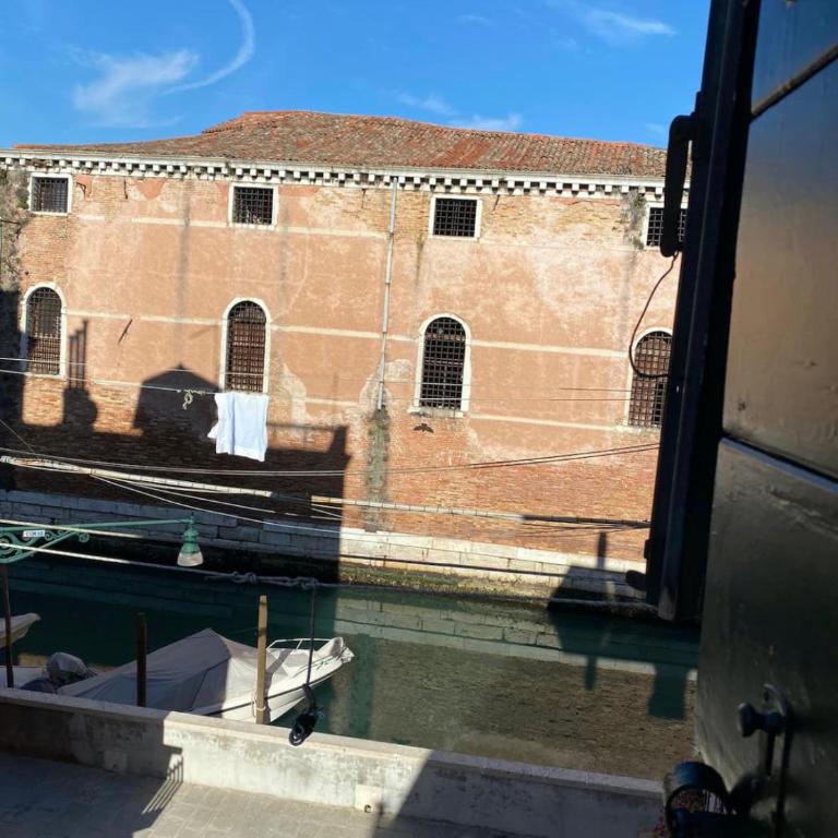 Cà Zorzi - 2 minutes from Biennale & Canal view - APE G - Two-Bedroom Apartment - 10