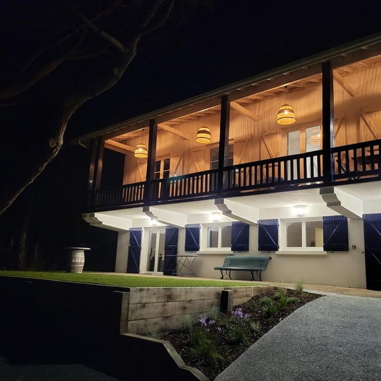Villa Kerjoa - Maison Familiale avec Grand Jardin - Five-Bedroom House - 4