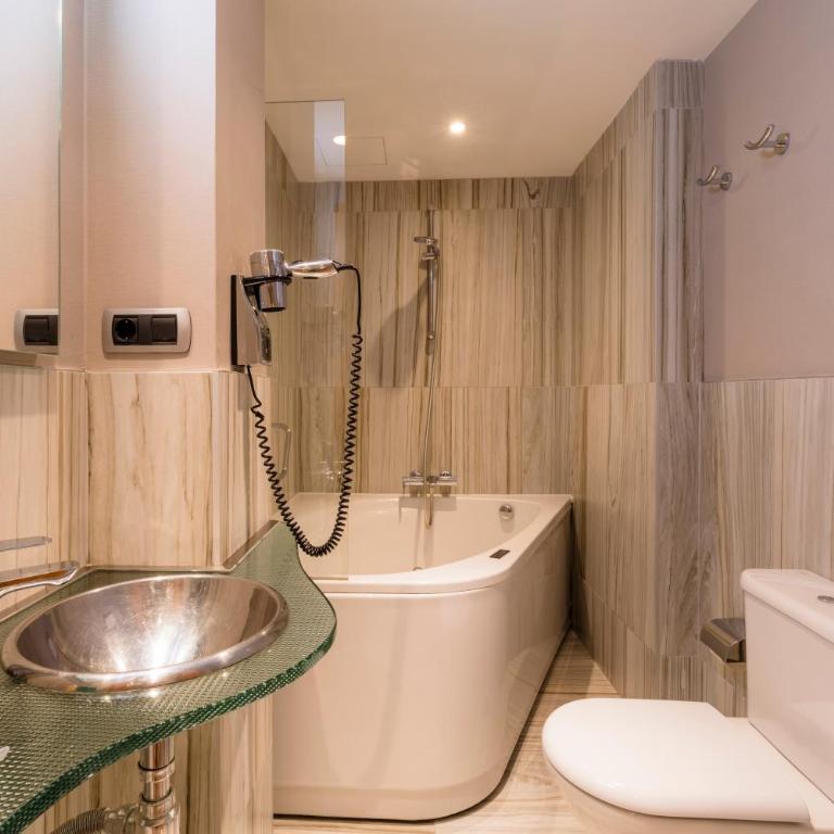 Hotel Plaza - Habitación Doble Premium - 1 o 2 camas - 1