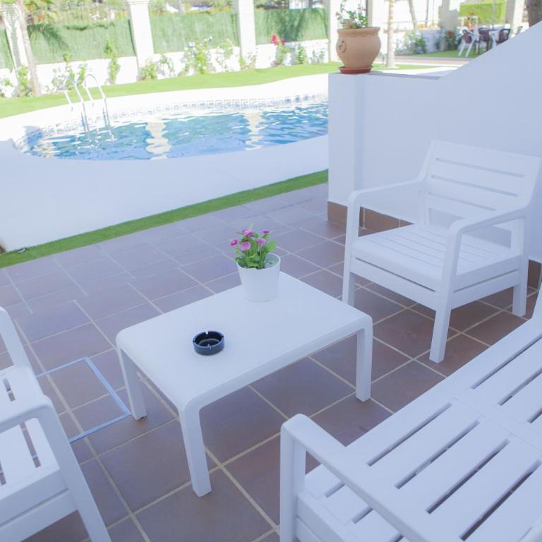 Hotel Novomar - Habitación Triple con vistas a la piscina - 5