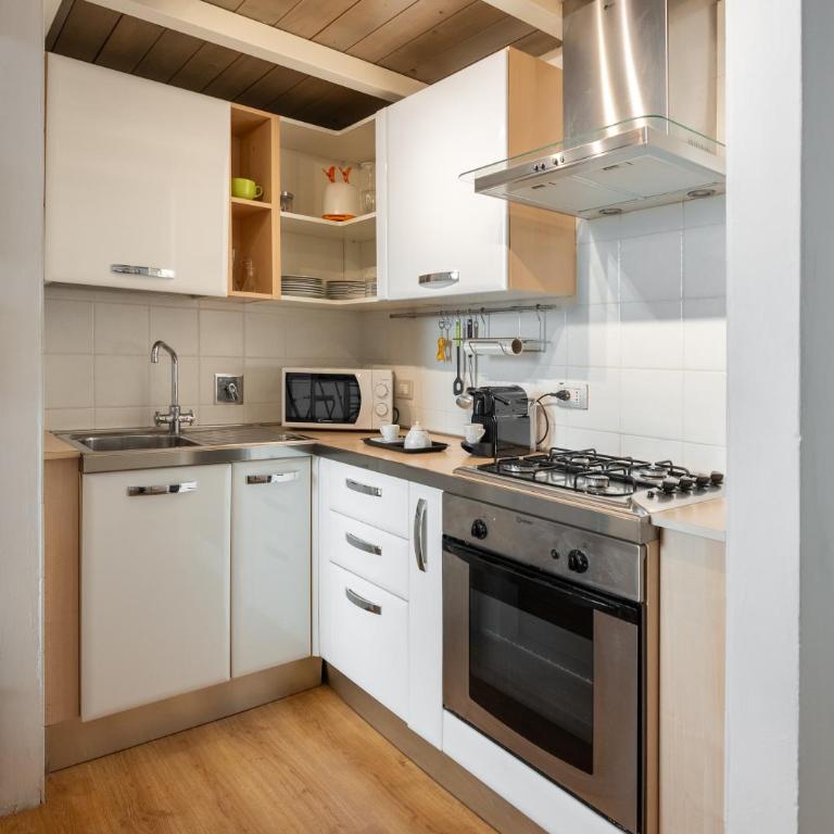Via Cimabue 8b - Florence Charming Apartments - Metropolitan Loft in Florence - 20 minute walk to city center - excellent base for exploring - less than 5 minute walk to the supermarket - amazing bakery on the corner - Loft - 4