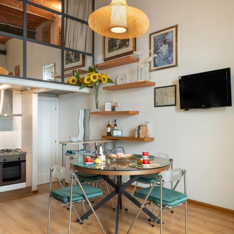 Via Cimabue 8b - Florence Charming Apartments - Metropolitan Loft in Florence - 20 minute walk to city center - excellent base for exploring - less than 5 minute walk to the supermarket - amazing bakery on the corner - Loft - 3
