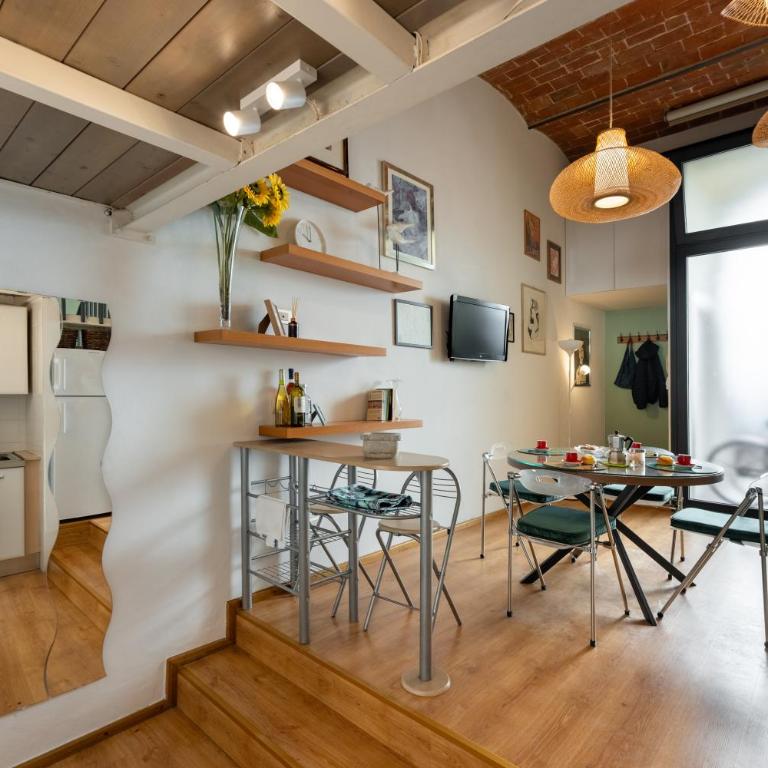 Via Cimabue 8b - Florence Charming Apartments - Metropolitan Loft in Florence - 20 minute walk to city center - excellent base for exploring - less than 5 minute walk to the supermarket - amazing bakery on the corner - Loft - 10