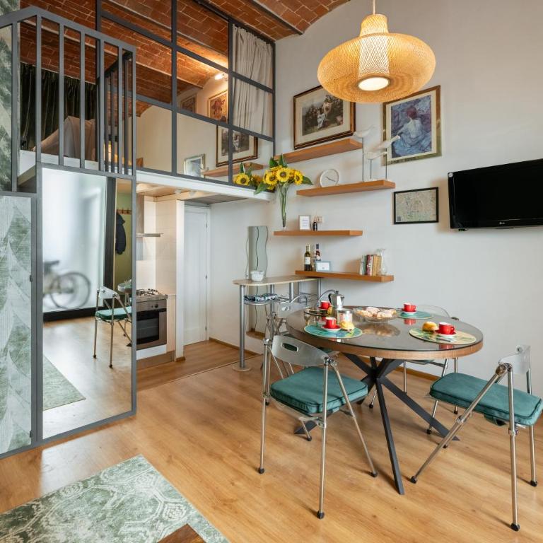 Via Cimabue 8b - Florence Charming Apartments - Metropolitan Loft in Florence - 20 minute walk to city center - excellent base for exploring - less than 5 minute walk to the supermarket - amazing bakery on the corner - Loft - 12