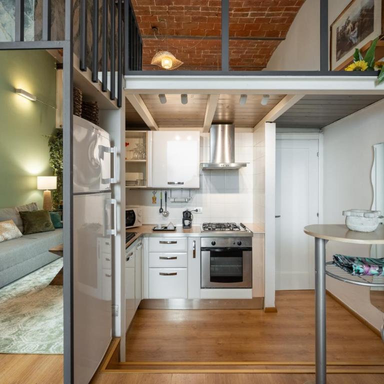 Via Cimabue 8b - Florence Charming Apartments - Metropolitan Loft in Florence - 20 minute walk to city center - excellent base for exploring - less than 5 minute walk to the supermarket - amazing bakery on the corner - Loft - 16