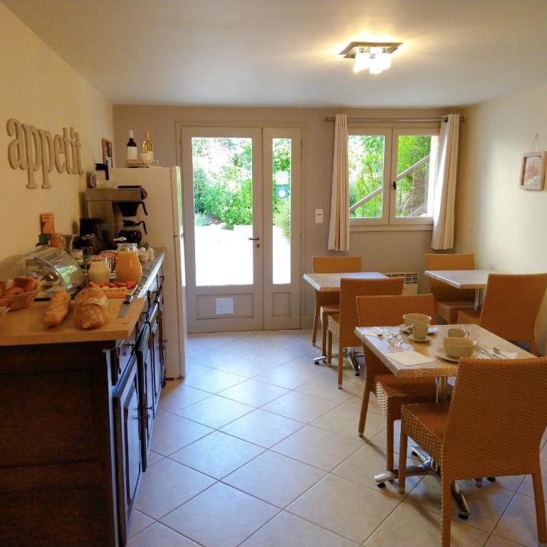 La Colline - Chambre d'hôtes - B&B - Chambre Double avec Salle de Bains Privative - 4