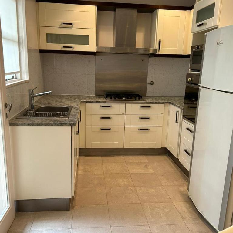 Depto muy amplio y luminoso a metros del Pasaje Rodrigo y cerca de todo - Apartamento de 2 dormitorios - 3