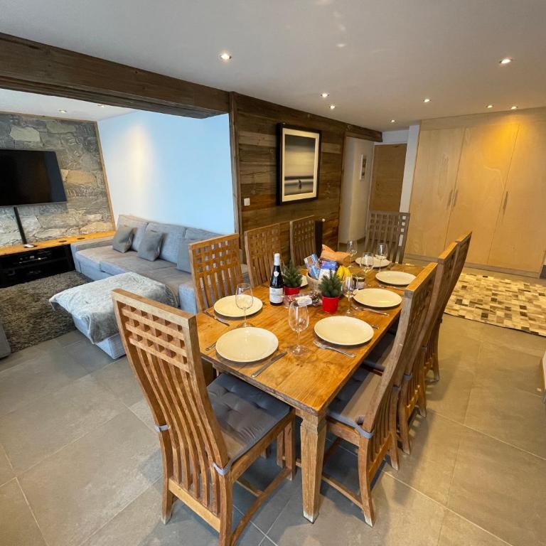 Ski in-Ski out! Spacious & Stylish Apartment for 8 in the heart of Lavachet - Appartamento - 1